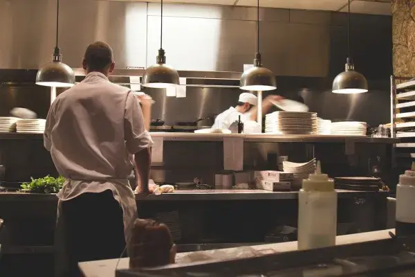 Toque de queda Semana Santa en Cali otro golpe para los Restaurantes